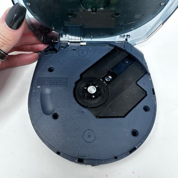 Panasonic Portable FM/AM Radio/CD player - Extra Bass - Black/Silver (SL-SV600J) - Picture 5 of 8